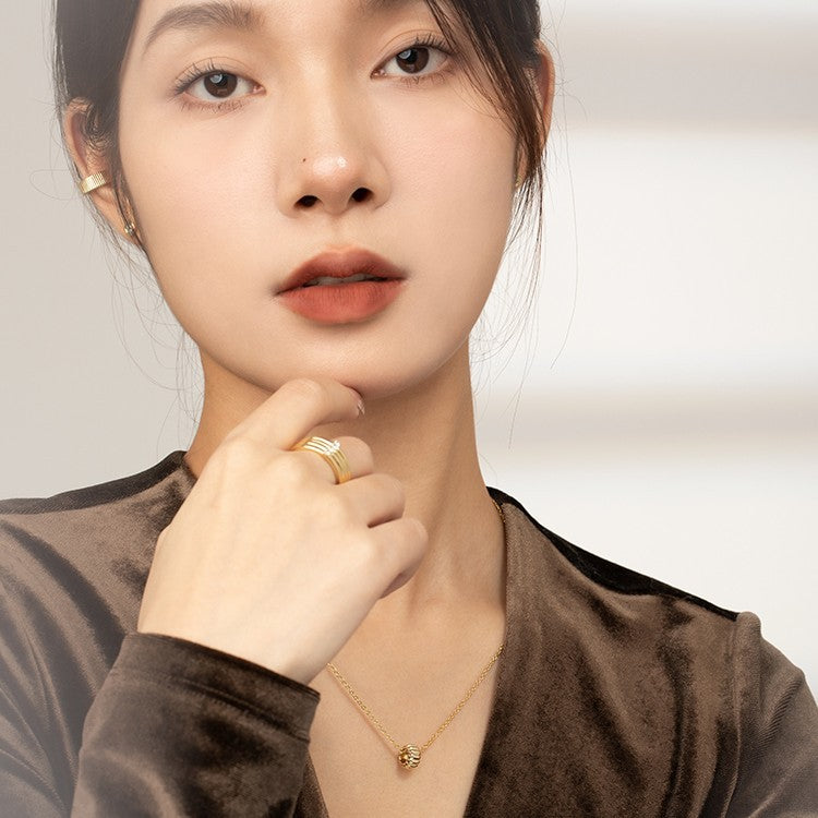 Women's Retro Collarbone High-end Design Necklace